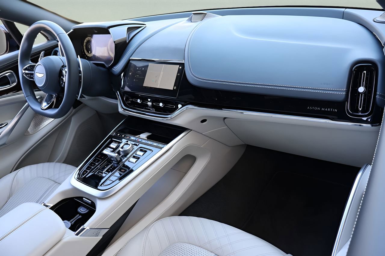 Used 2025 Aston Martin DBX 707 image 23