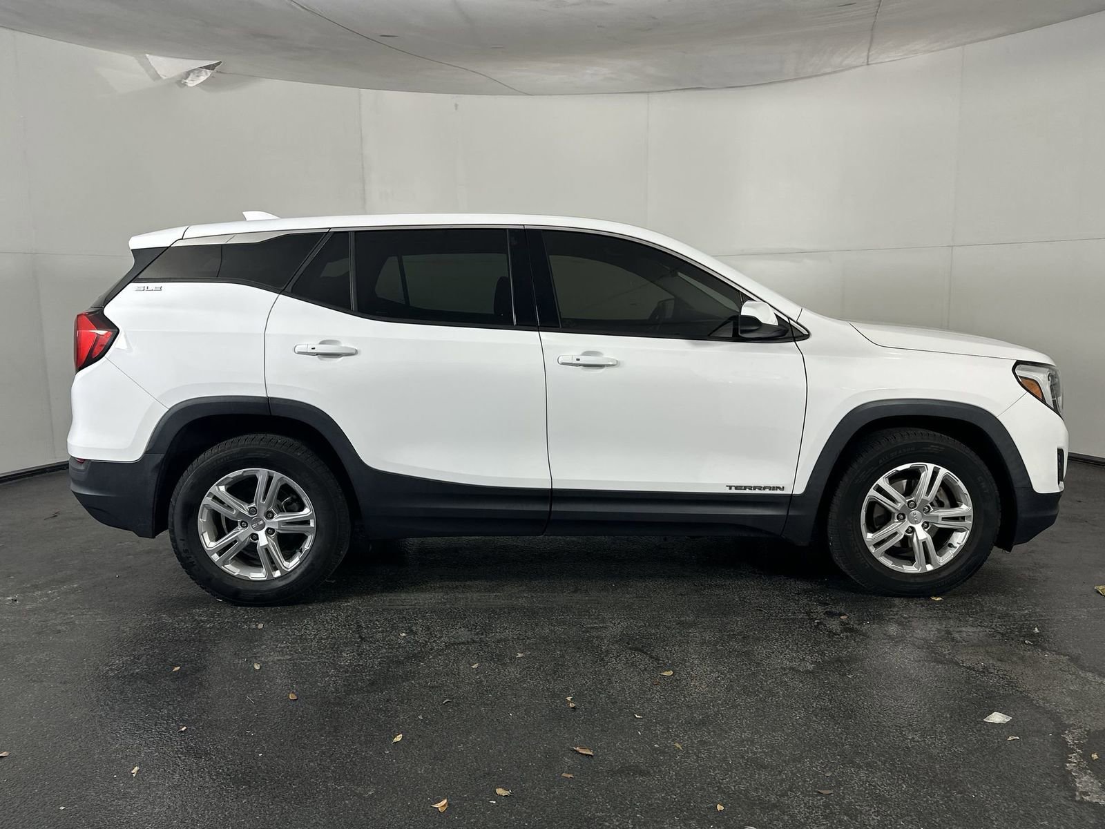 Used 2020 GMC Terrain SLE image 13