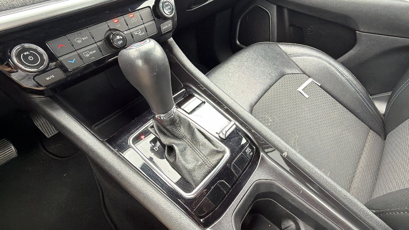 Used 2024 Jeep Compass Latitude AWD/4WD image 31