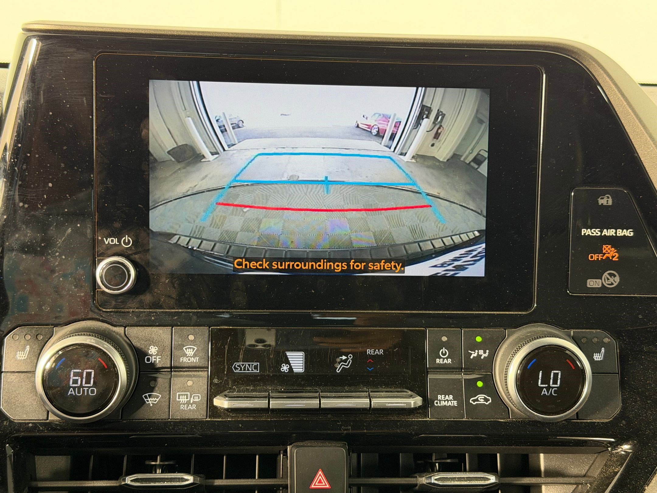 Used 2023 Toyota Highlander XLE image 23