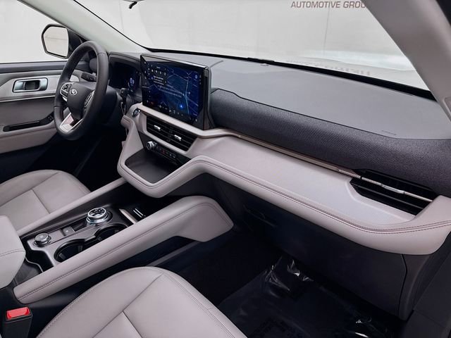 Used 2025 Ford Explorer Active w/ Active Comfort Package image 30