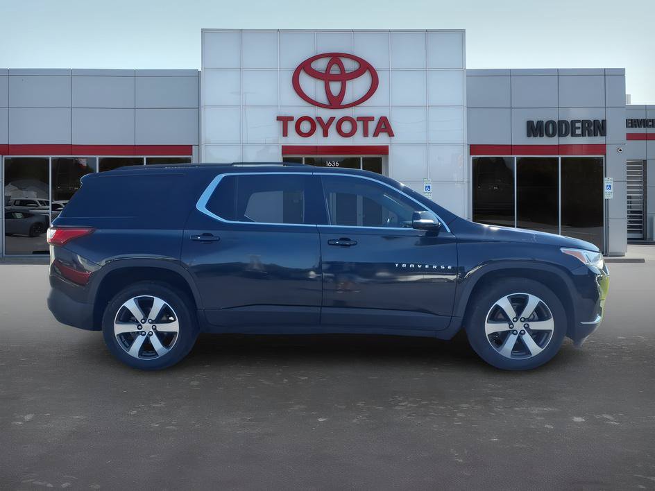 Used 2020 Chevrolet Traverse LT w/ LT Premium Package AWD/4WD image 6