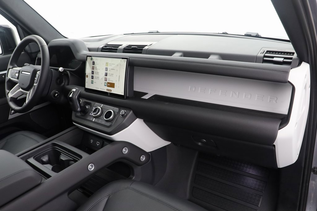 New 2024 Land Rover Defender 110 SE image 21