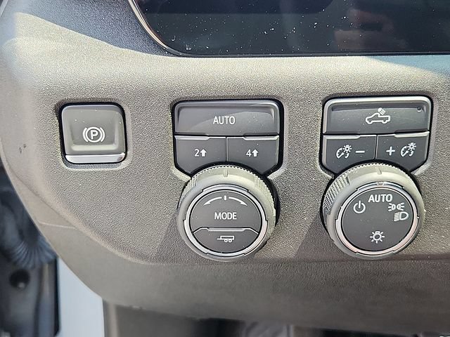 Used 2024 Chevrolet Silverado 1500 LT AWD/4WD image 25