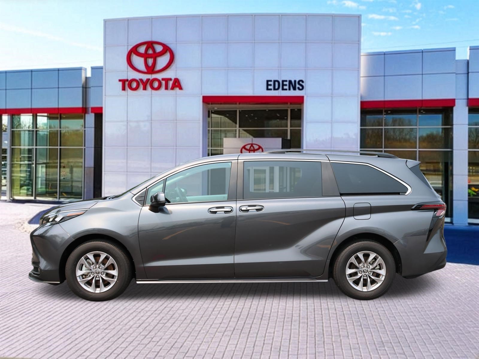 Certified 2025 Toyota Sienna XLE FWD image 9