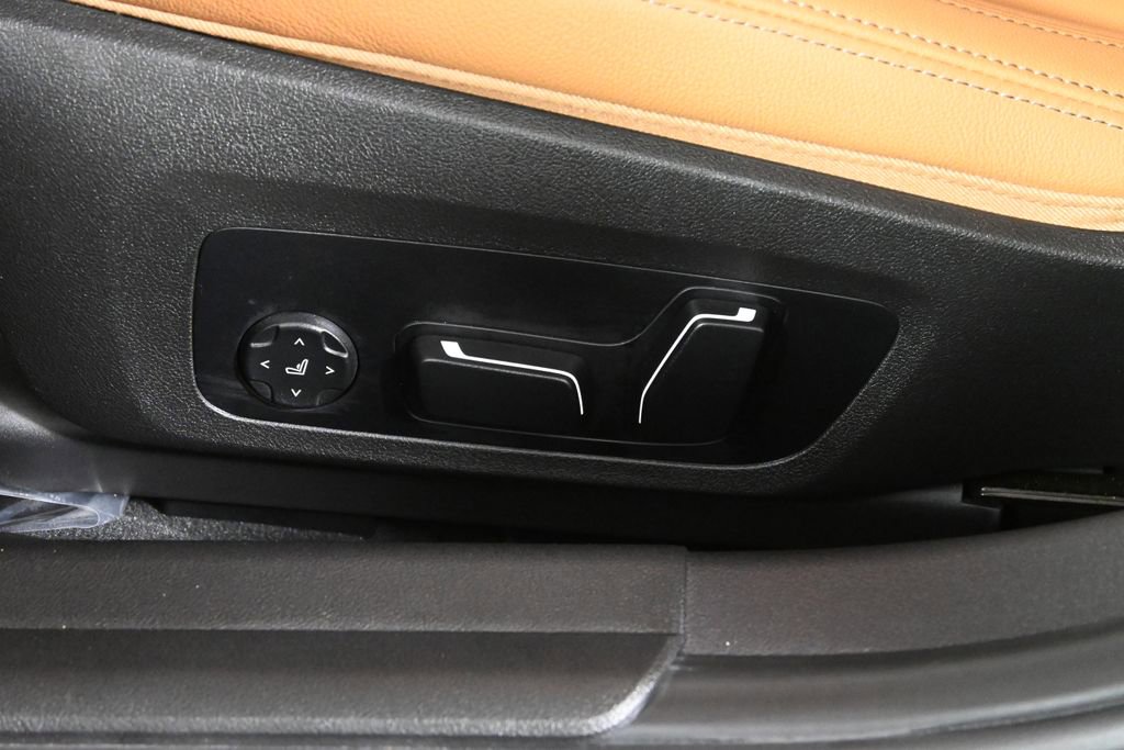 Certified 2025 BMW 330i xDrive Sedan w/ Premium Package image 28