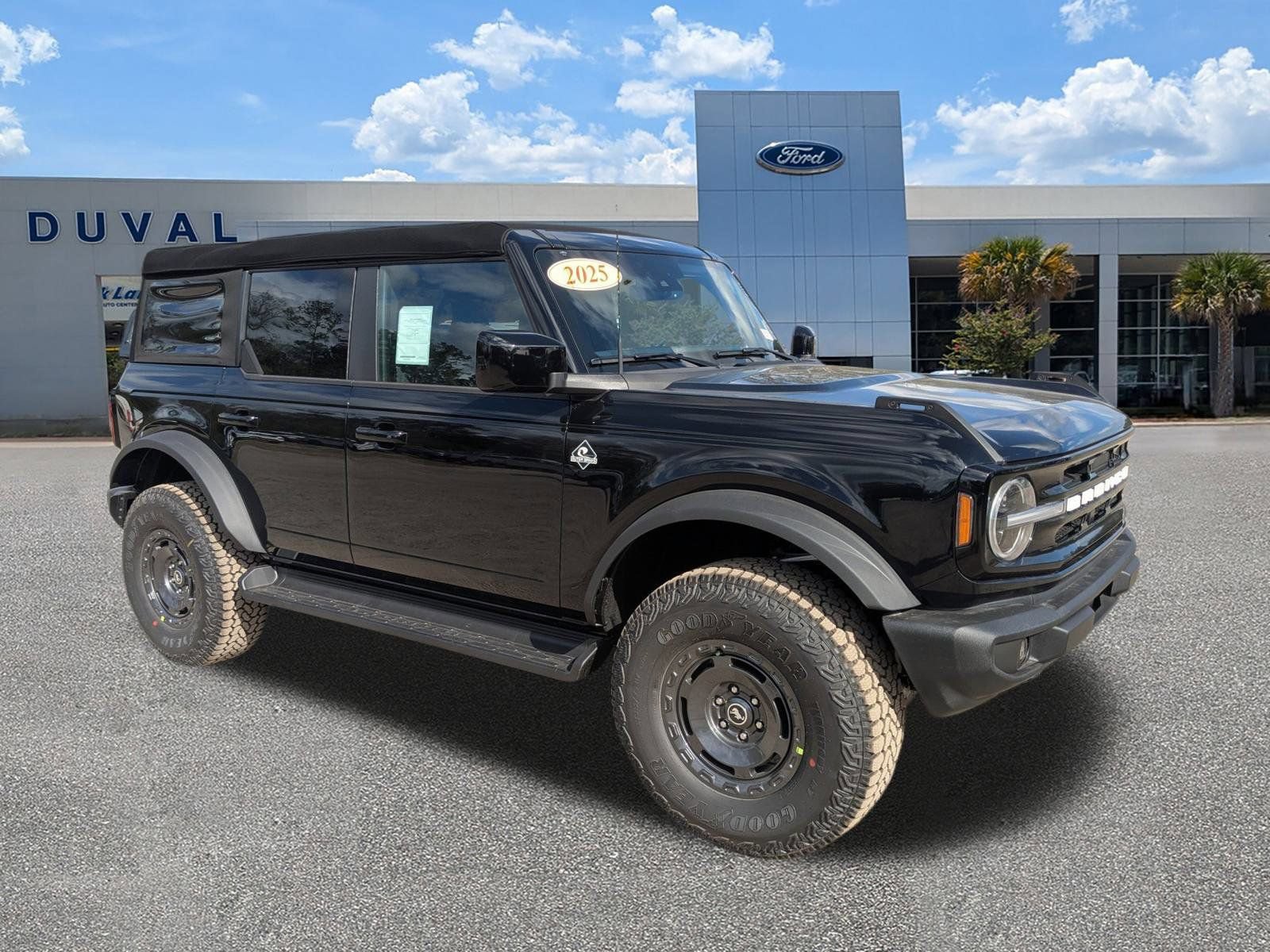 New 2025 Ford Bronco Outer Banks w/ Sasquatch Package AWD/4WD image 2