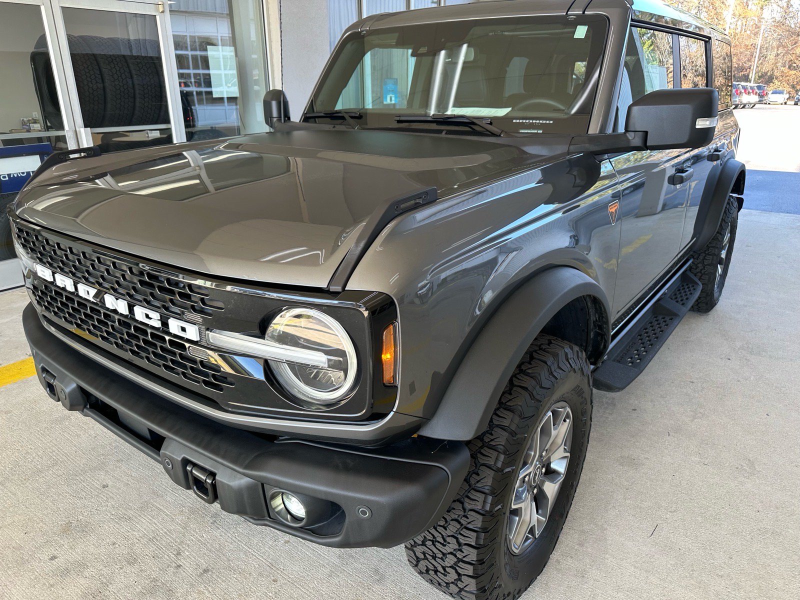 Certified 2025 Ford Bronco Badlands AWD/4WD image 3