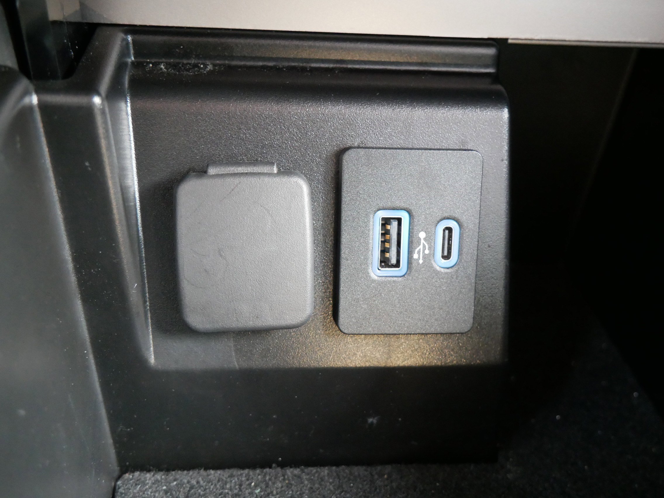 Certified 2022 Ford Explorer Platinum w/ Equipment Group 601A image 34