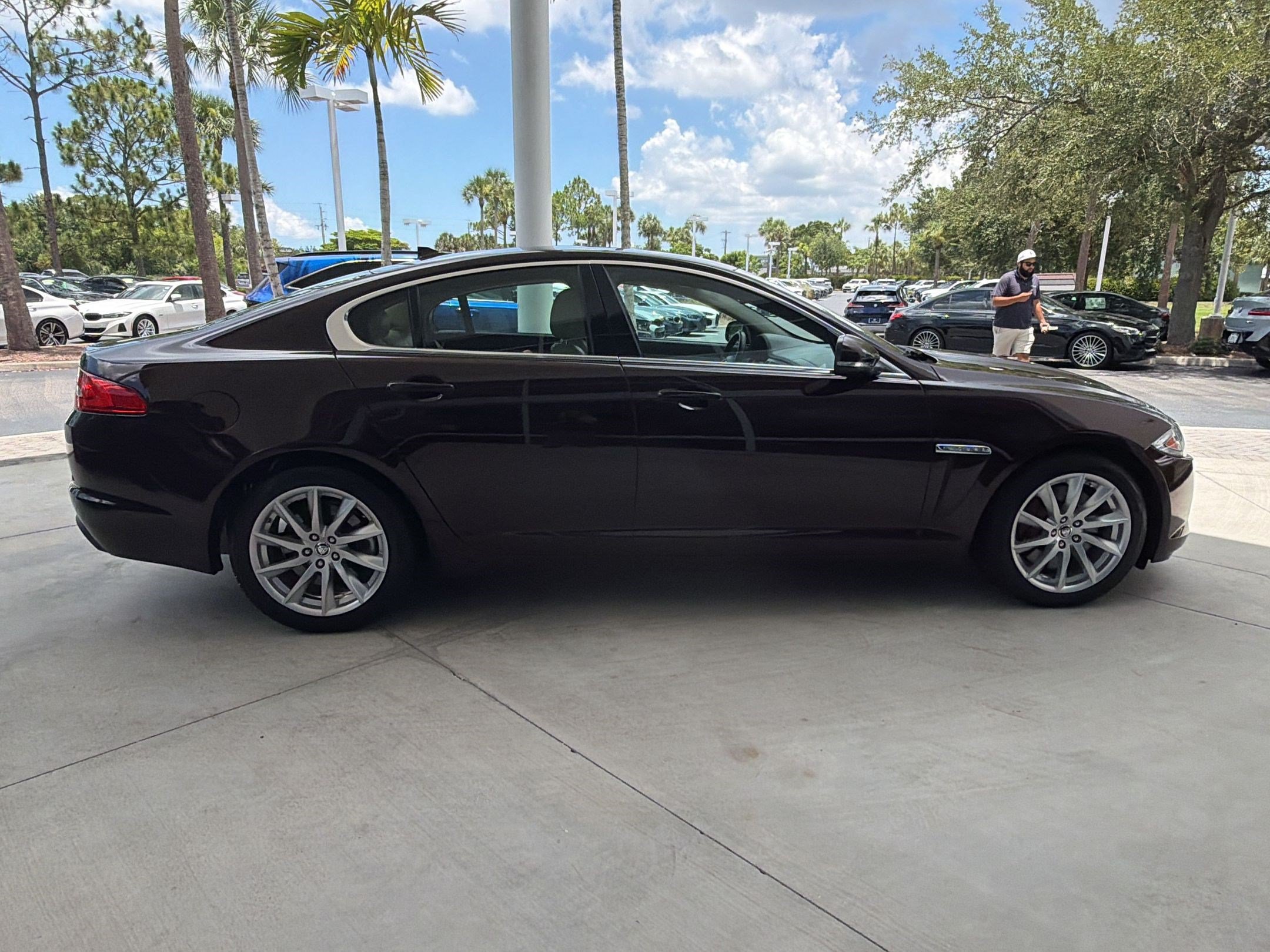 Used 2013 Jaguar XF RWD image 8