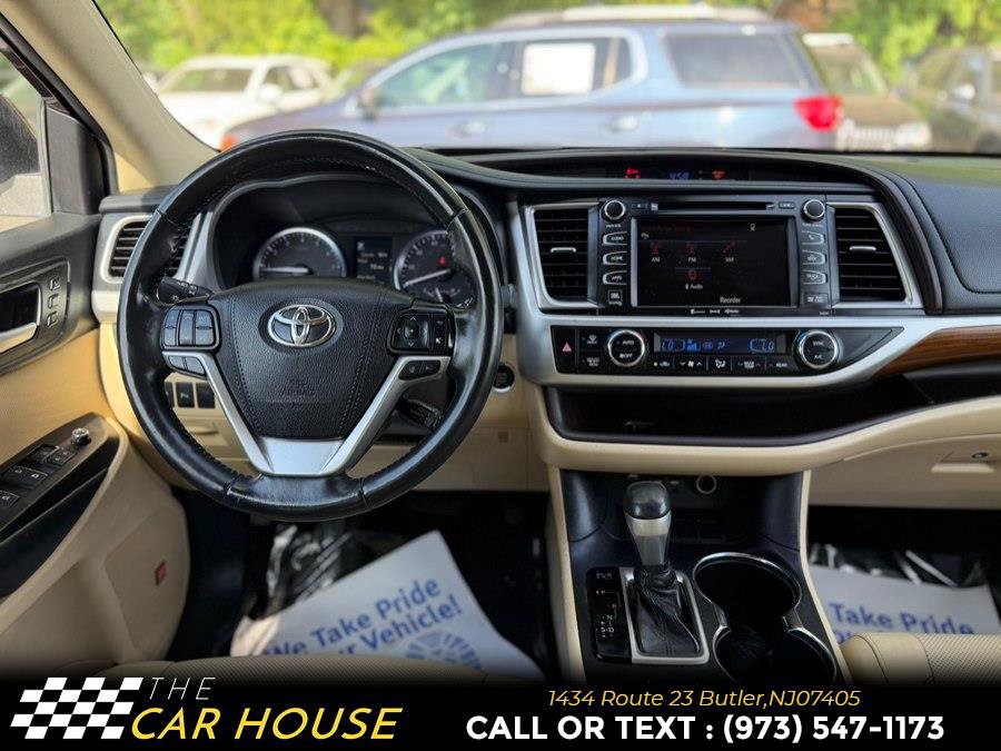Used 2019 Toyota Highlander Limited Platinum FWD image 29