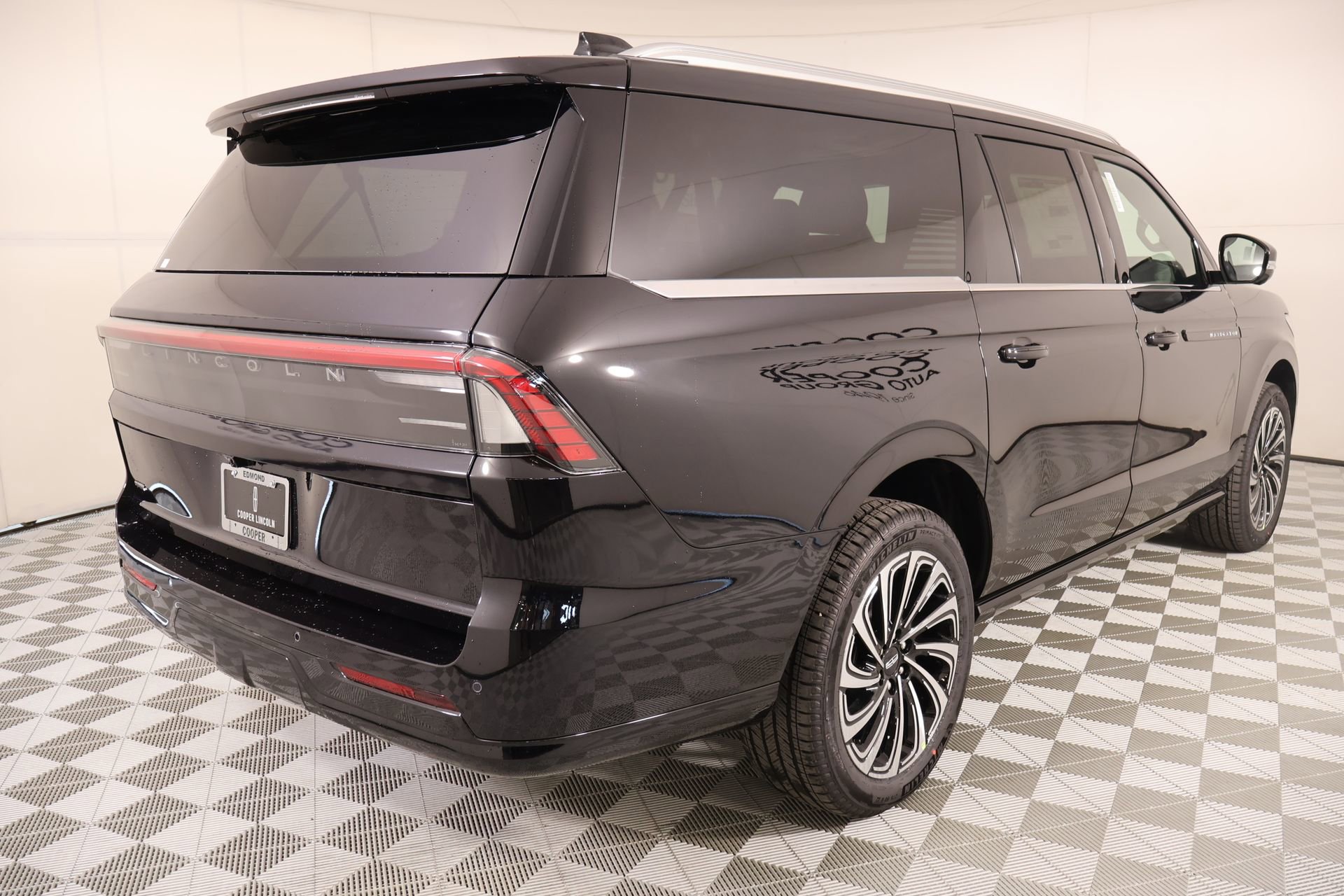 New 2026 Lincoln Navigator L Black Label AWD/4WD image 20