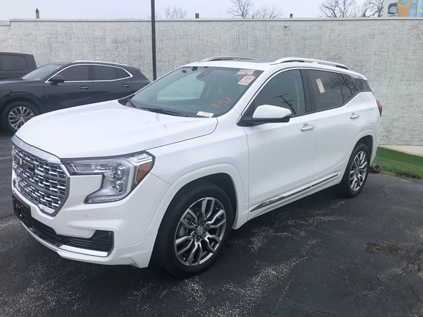 Used 2023 GMC Terrain Denali image 3