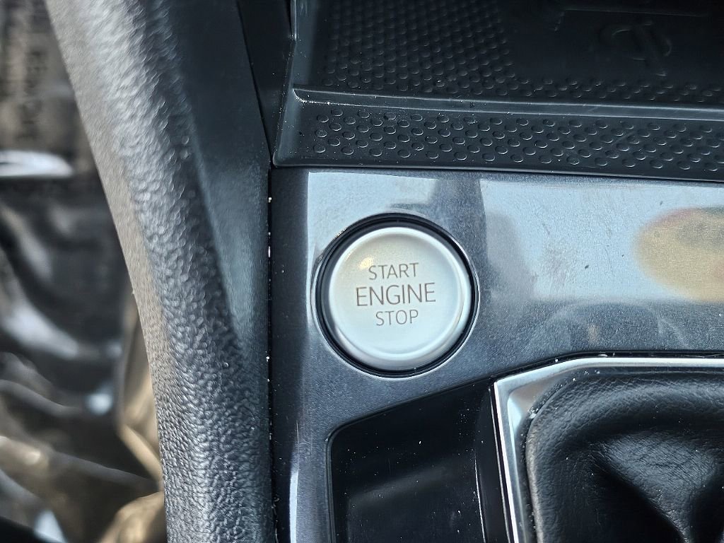 Used 2024 Volkswagen Tiguan SE R-Line image 34