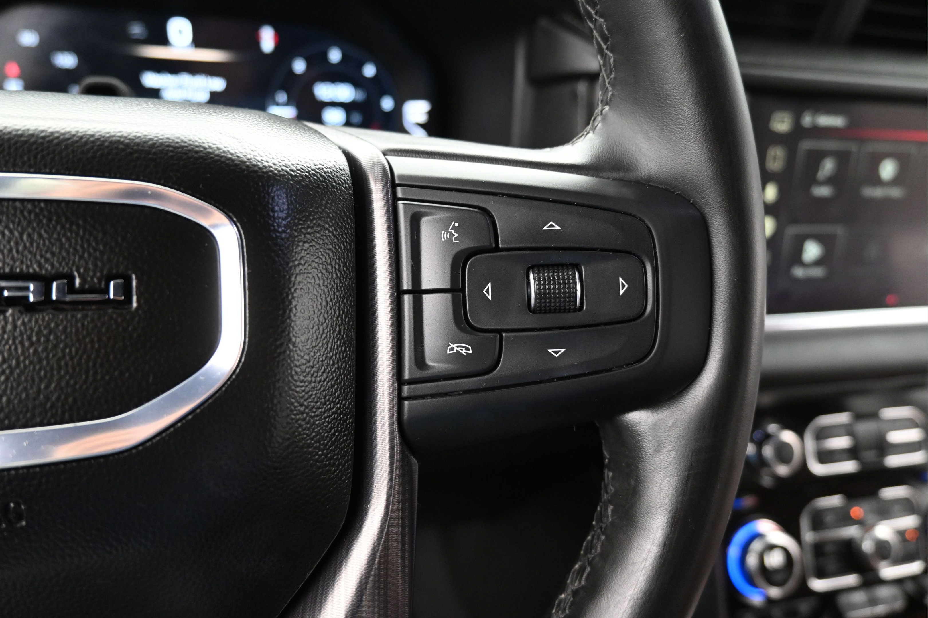 Used 2024 GMC Yukon Denali Ultimate AWD/4WD image 15