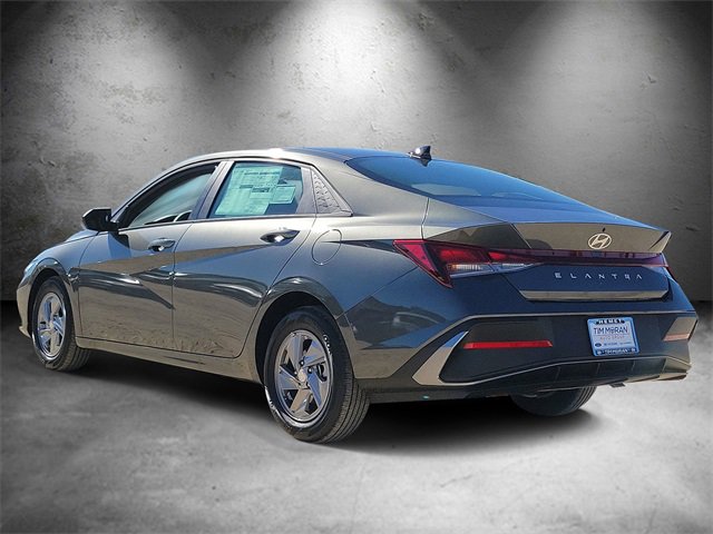 New 2025 Hyundai Elantra SE image 4