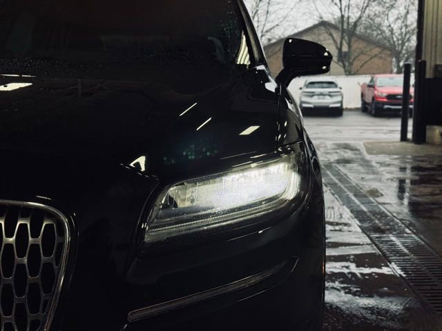 Used 2022 Lincoln Nautilus Reserve image 3