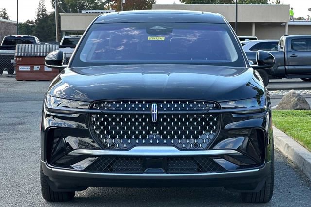 Used 2024 Lincoln Nautilus Premier w/ Equipment Group 102A image 6