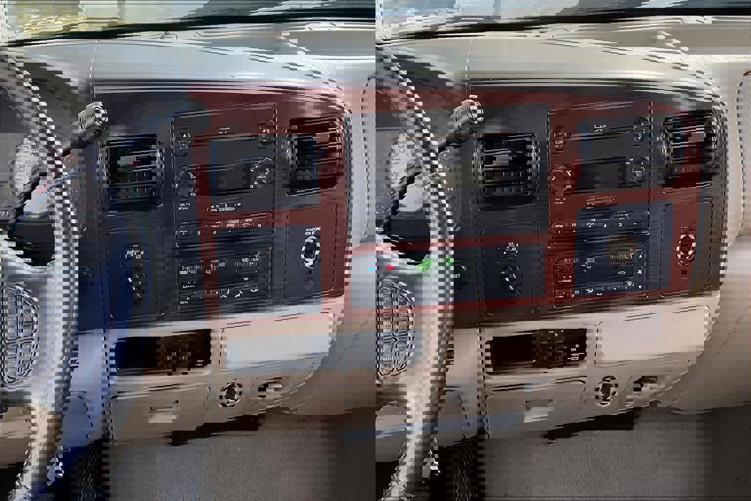 Used 2005 Ford F250 Lariat image 8