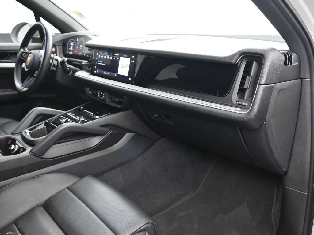 Used 2024 Porsche Cayenne S image 15