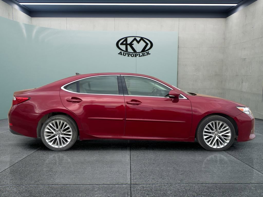 Used 2015 Lexus ES 350 w/ Ultra Luxury Package FWD image 2