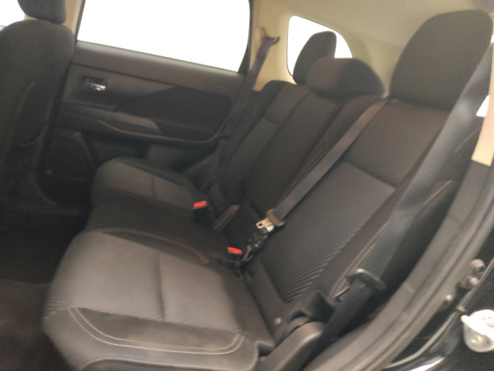 Used 2020 Mitsubishi Outlander ES FWD image 18