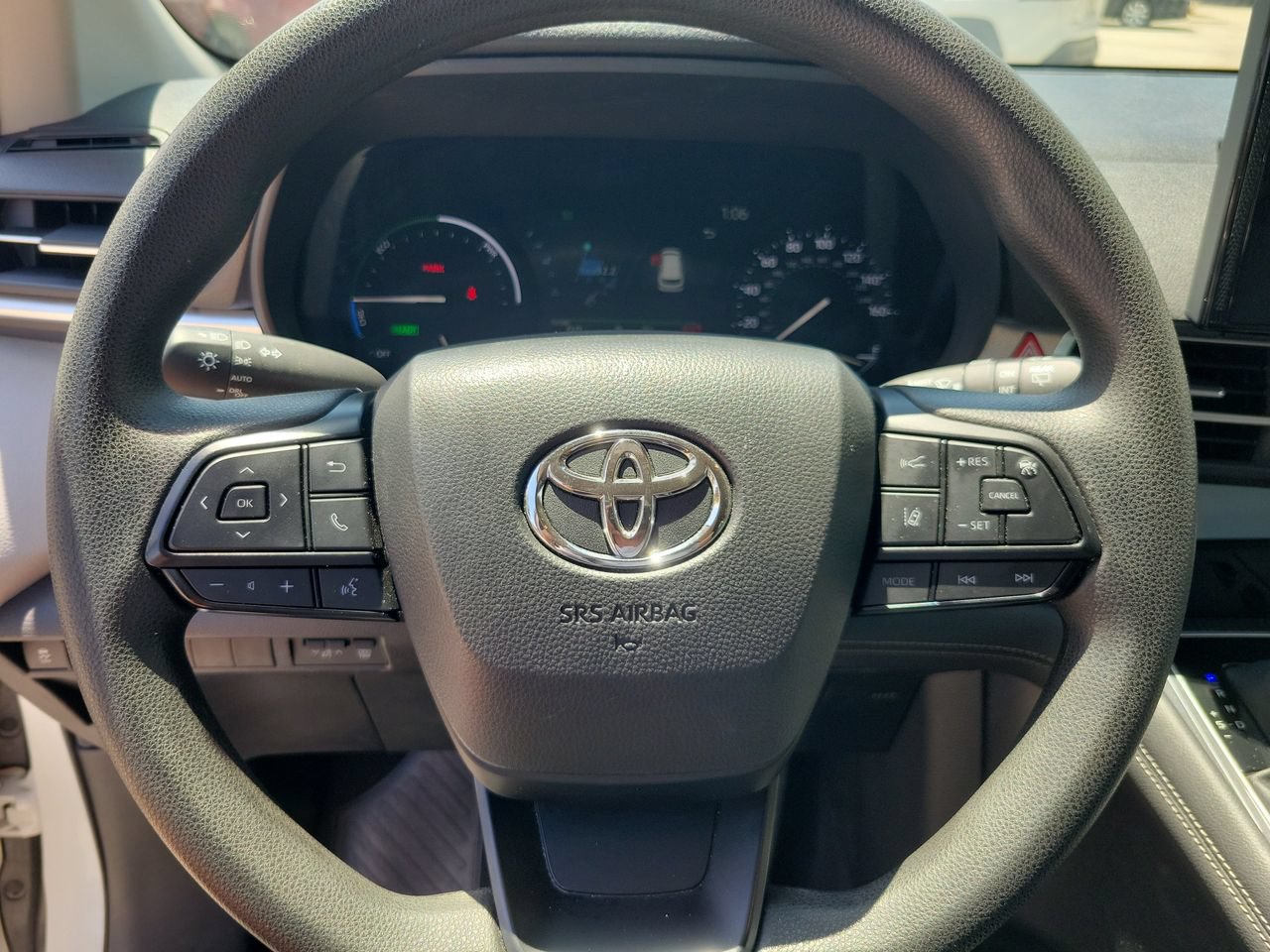 Used 2025 Toyota Sienna LE FWD image 19