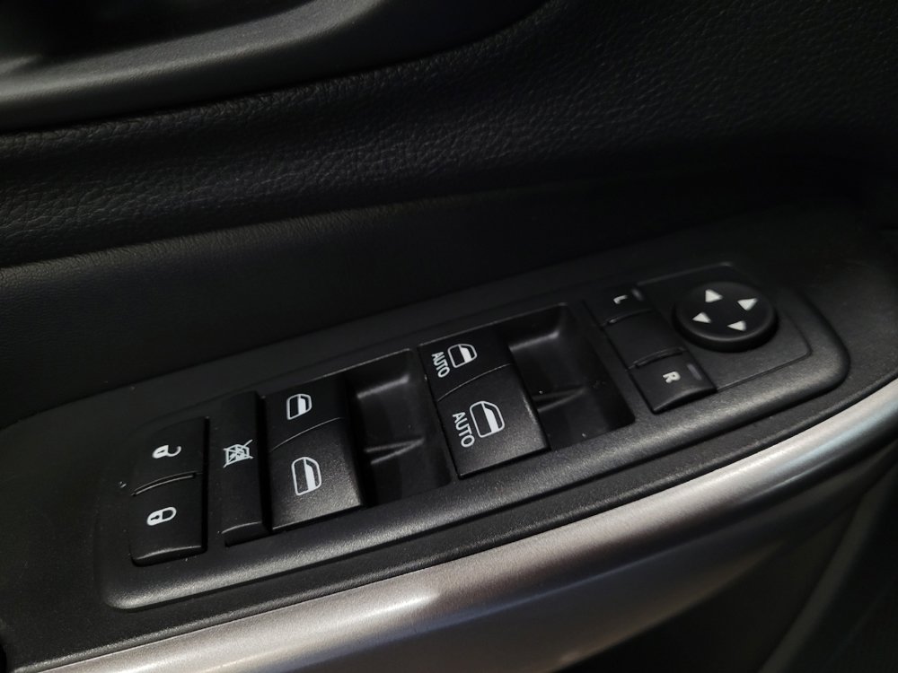 Used 2019 Jeep Cherokee Limited w/ Technology Group AWD/4WD image 27