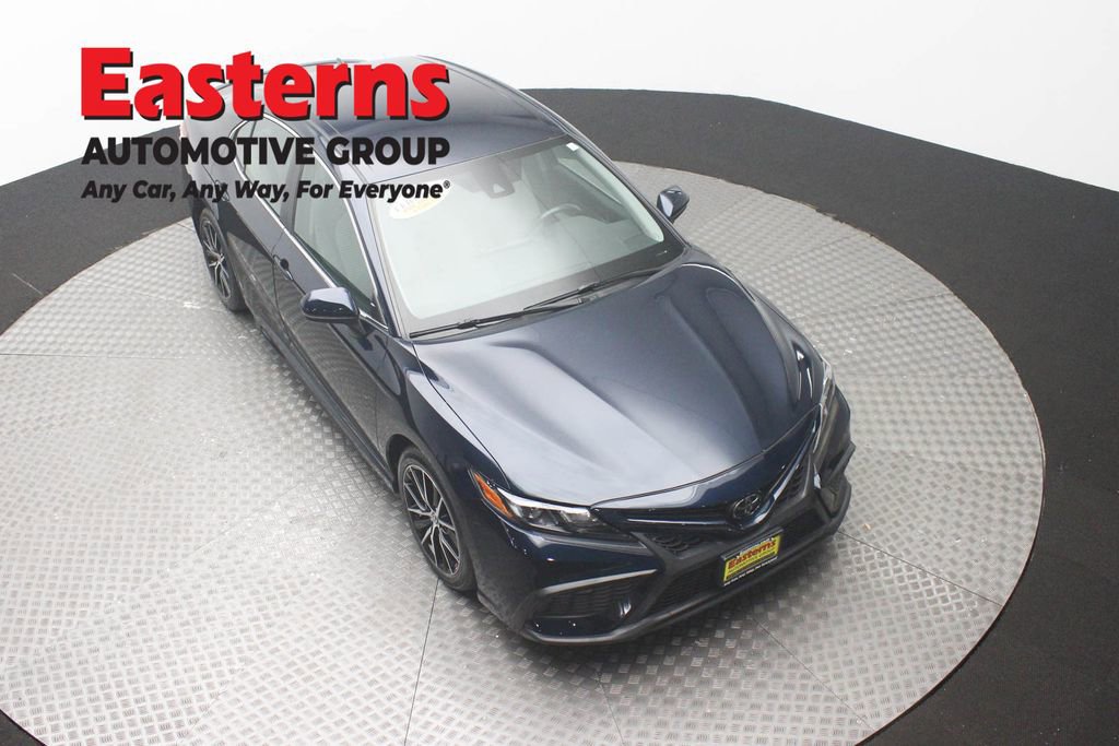 Used 2021 Toyota Camry SE FWD image 3