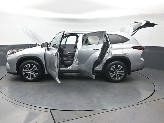 Certified 2024 Toyota Highlander XLE image 57