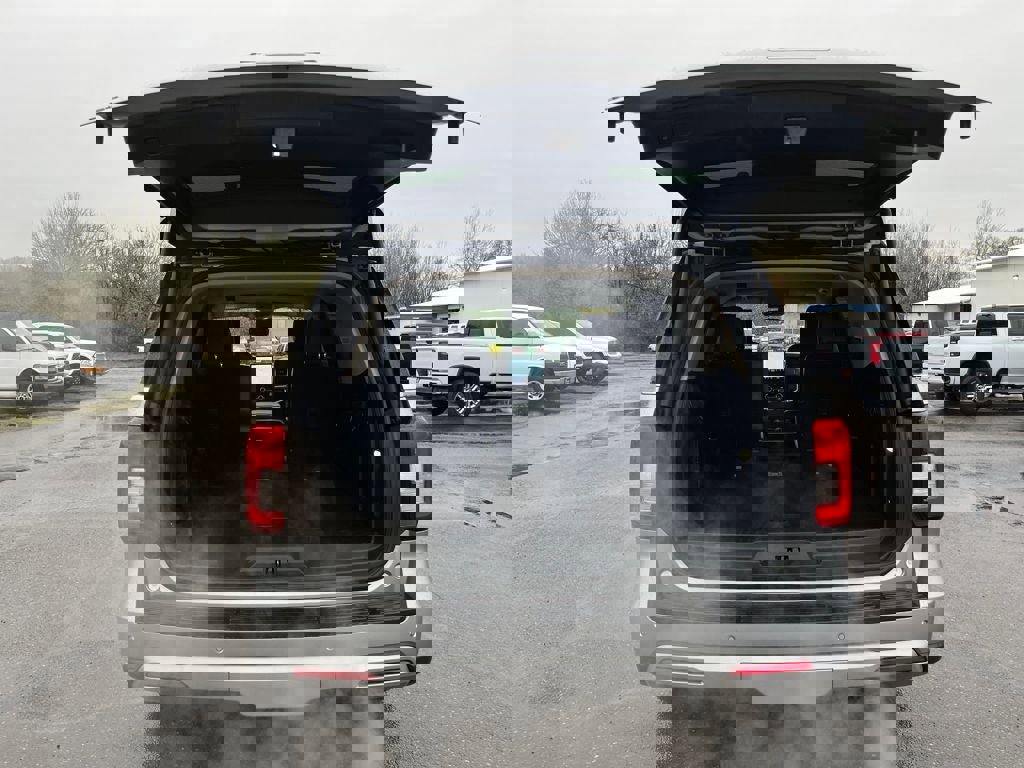 Used 2024 Ford Expedition XLT image 26