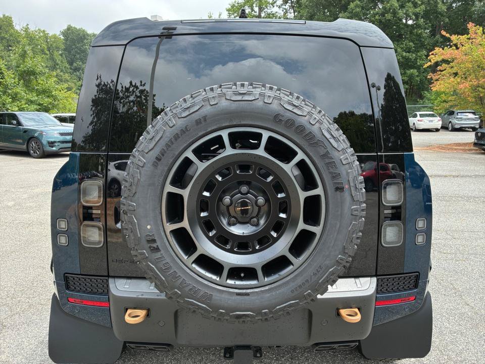 New 2026 Land Rover Defender 110 AWD/4WD image 14