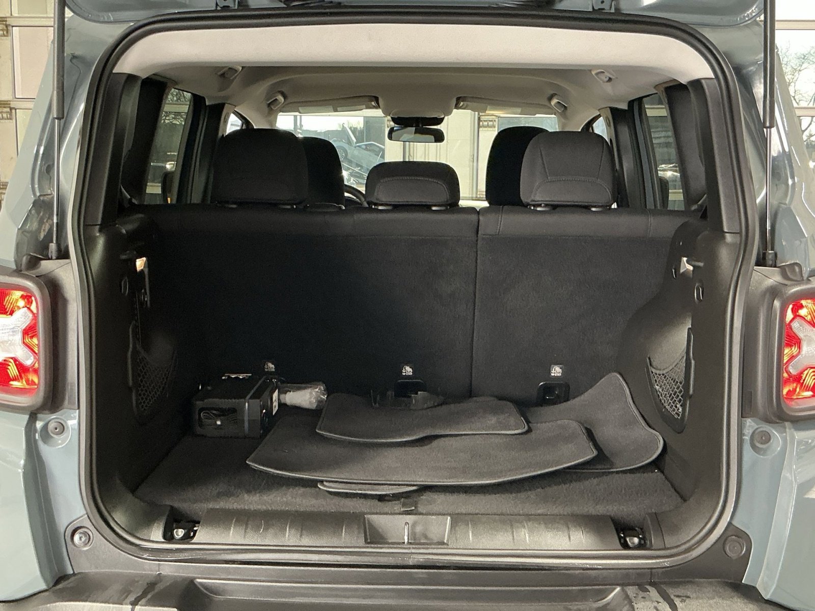 Used 2017 Jeep Renegade Sport w/ Power & Air Group image 32