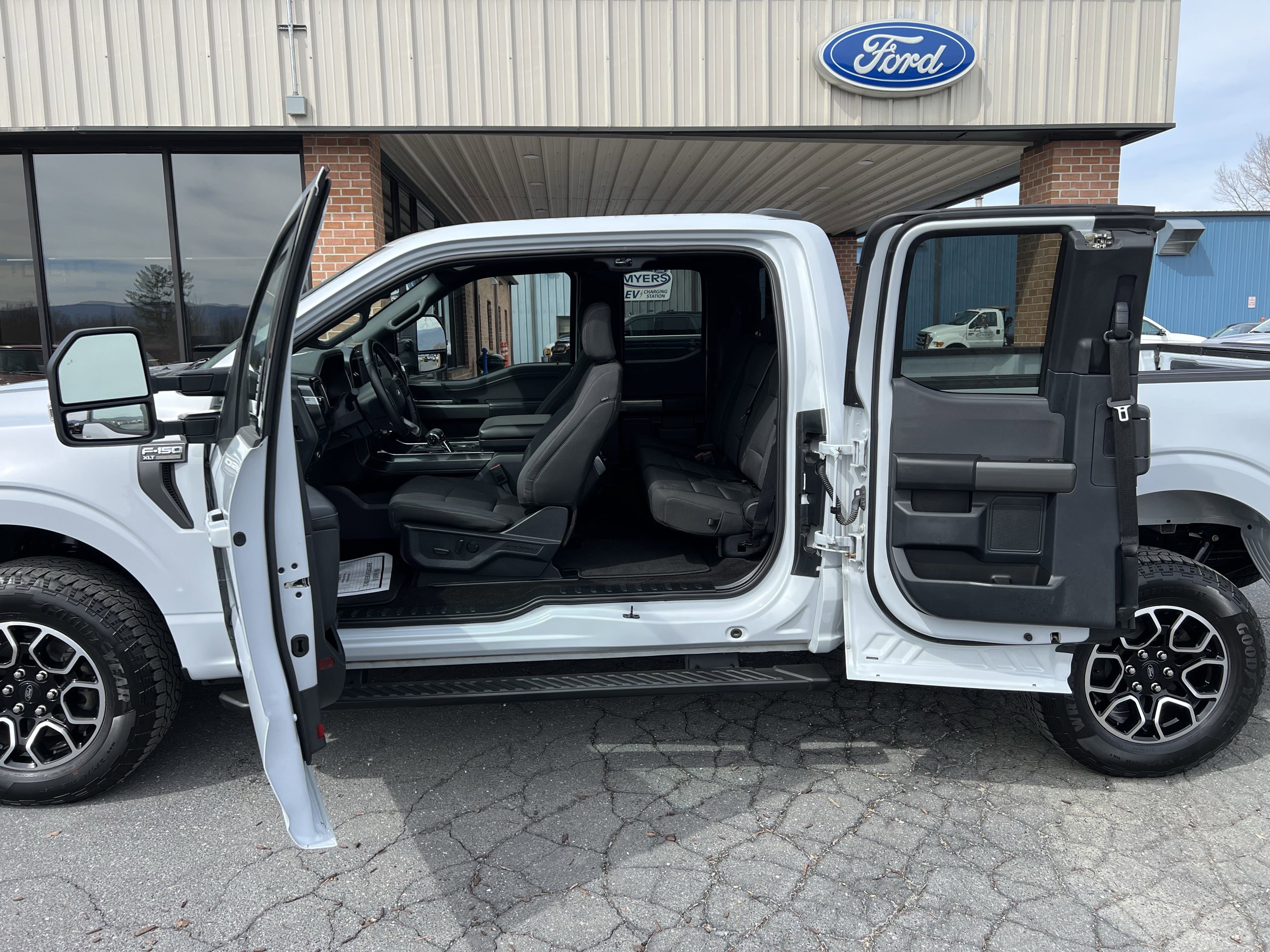 Used 2022 Ford F150 XLT w/ Equipment Group 302A High image 16