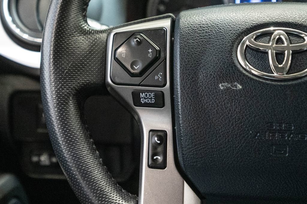 Used 2020 Toyota Tacoma SR5 w/ Technology Package AWD/4WD image 18