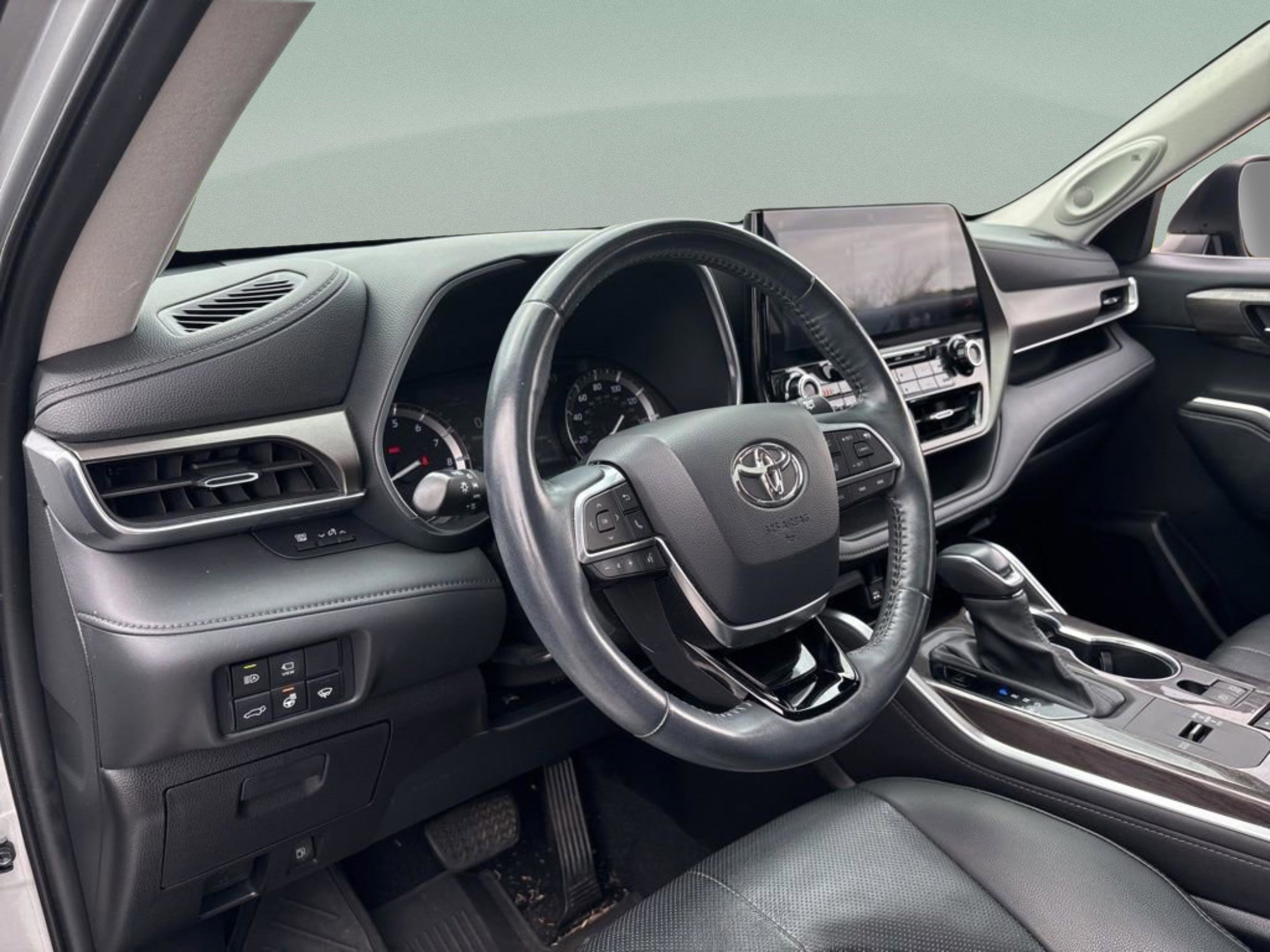 Used 2020 Toyota Highlander Limited image 28