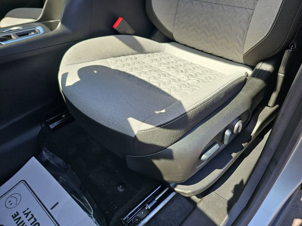 Used 2024 Chevrolet Equinox LT image 32