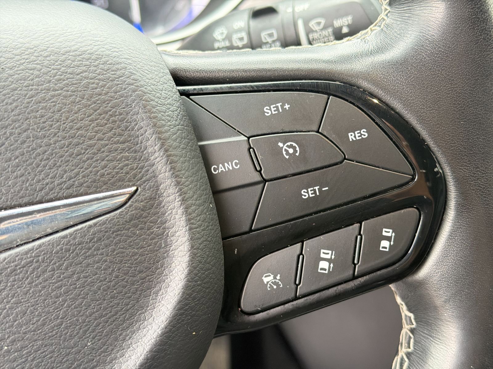 Used 2020 Chrysler Pacifica Touring-L AWD/4WD image 31