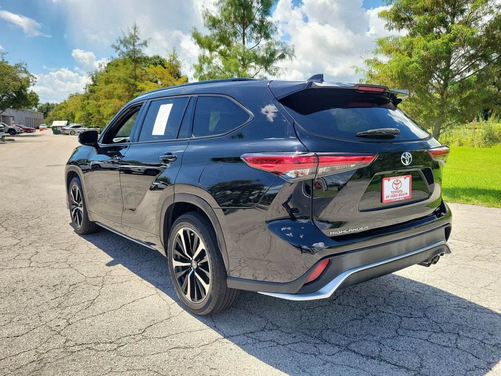 Certified 2021 Toyota Highlander XSE FWD image 6