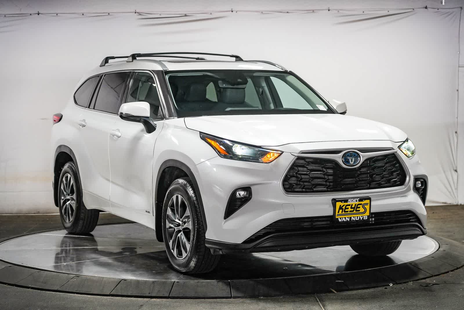 Used 2022 Toyota Highlander XLE AWD/4WD image 7