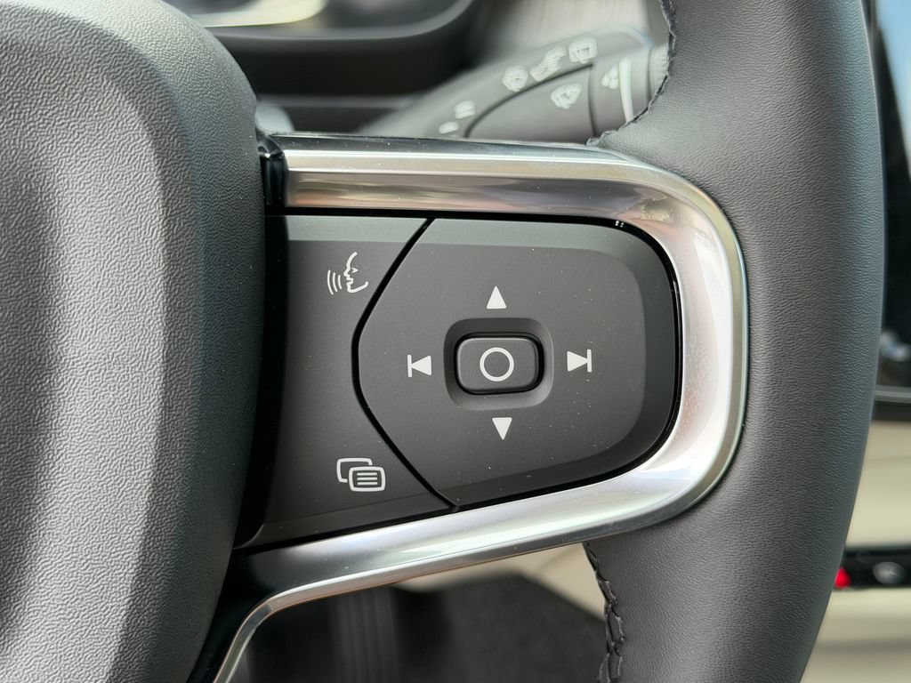 New 2026 Volvo XC40 B5 Plus w/ Climate Package AWD/4WD image 18