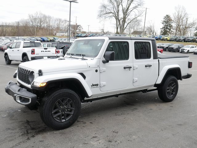 Used 2024 Jeep Gladiator Sport image 9