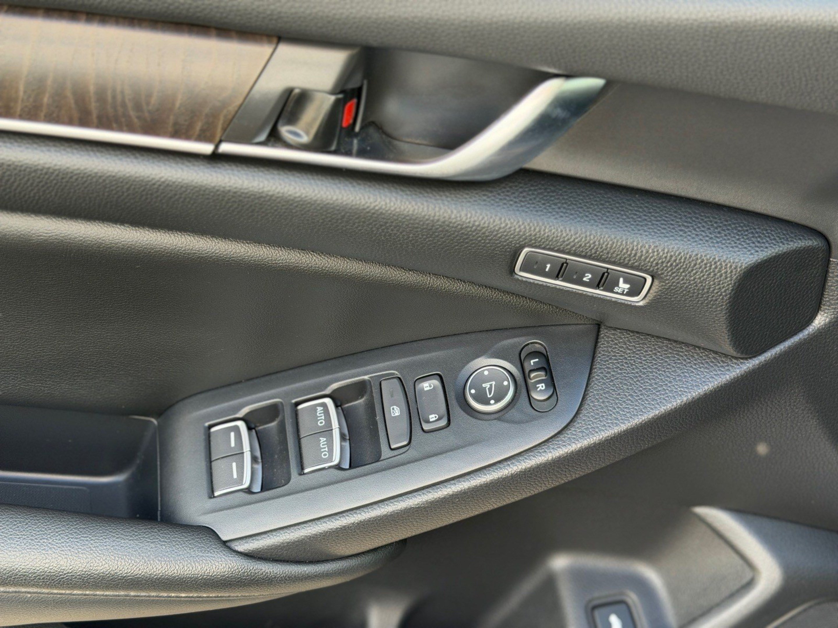 Used 2019 Honda Accord Touring image 12