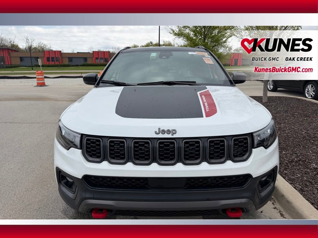 Used 2025 Jeep Compass Trailhawk AWD/4WD image 3