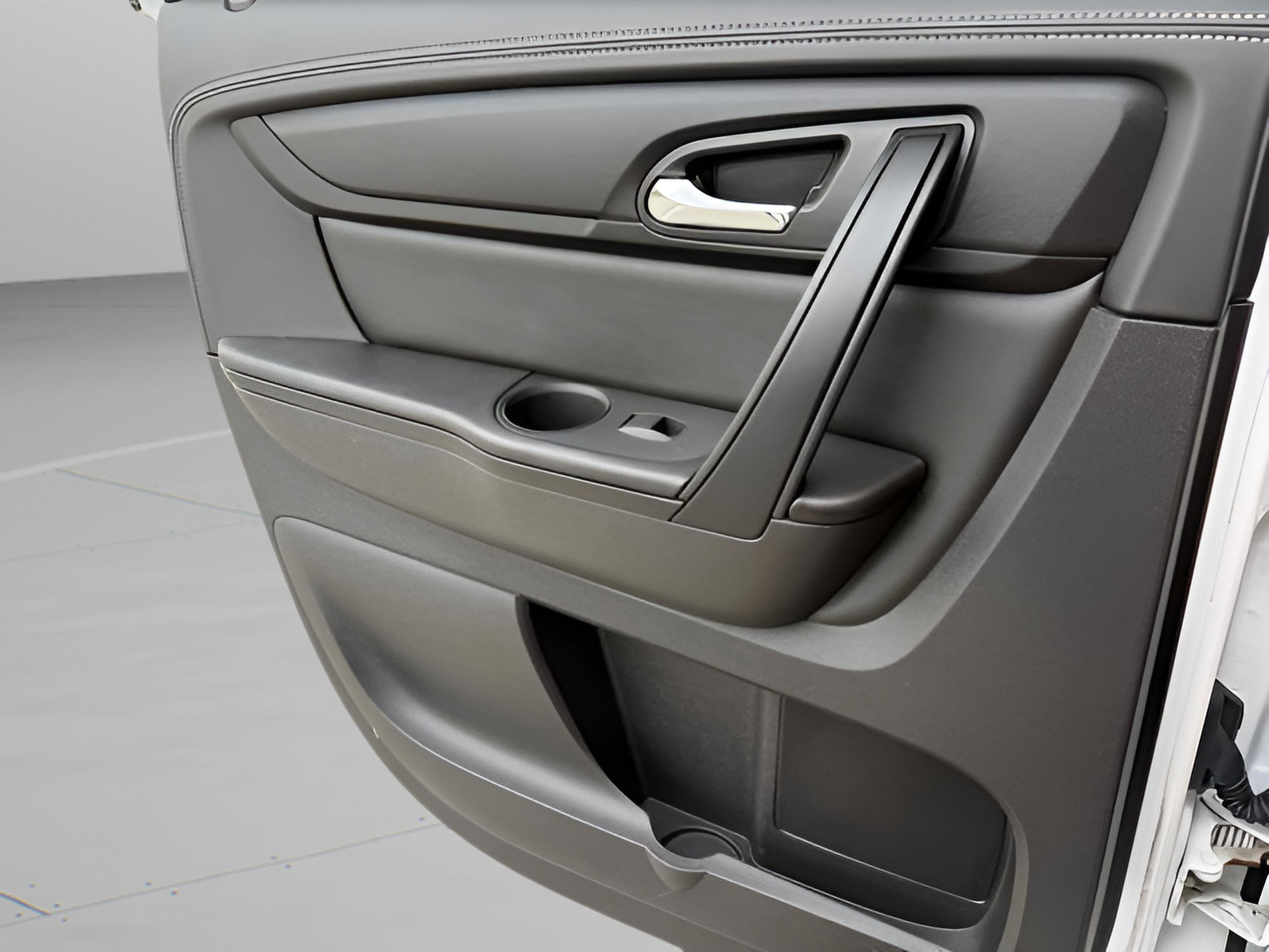 Used 2017 Chevrolet Traverse LT w/ Style and Technology Package FWD image 26