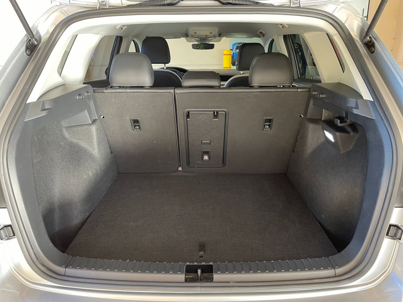 Used 2025 Volkswagen Taos SE image 40