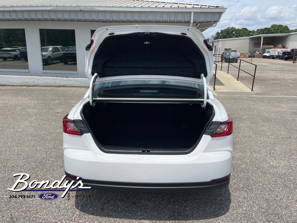 Used 2025 Toyota Camry LE FWD image 14
