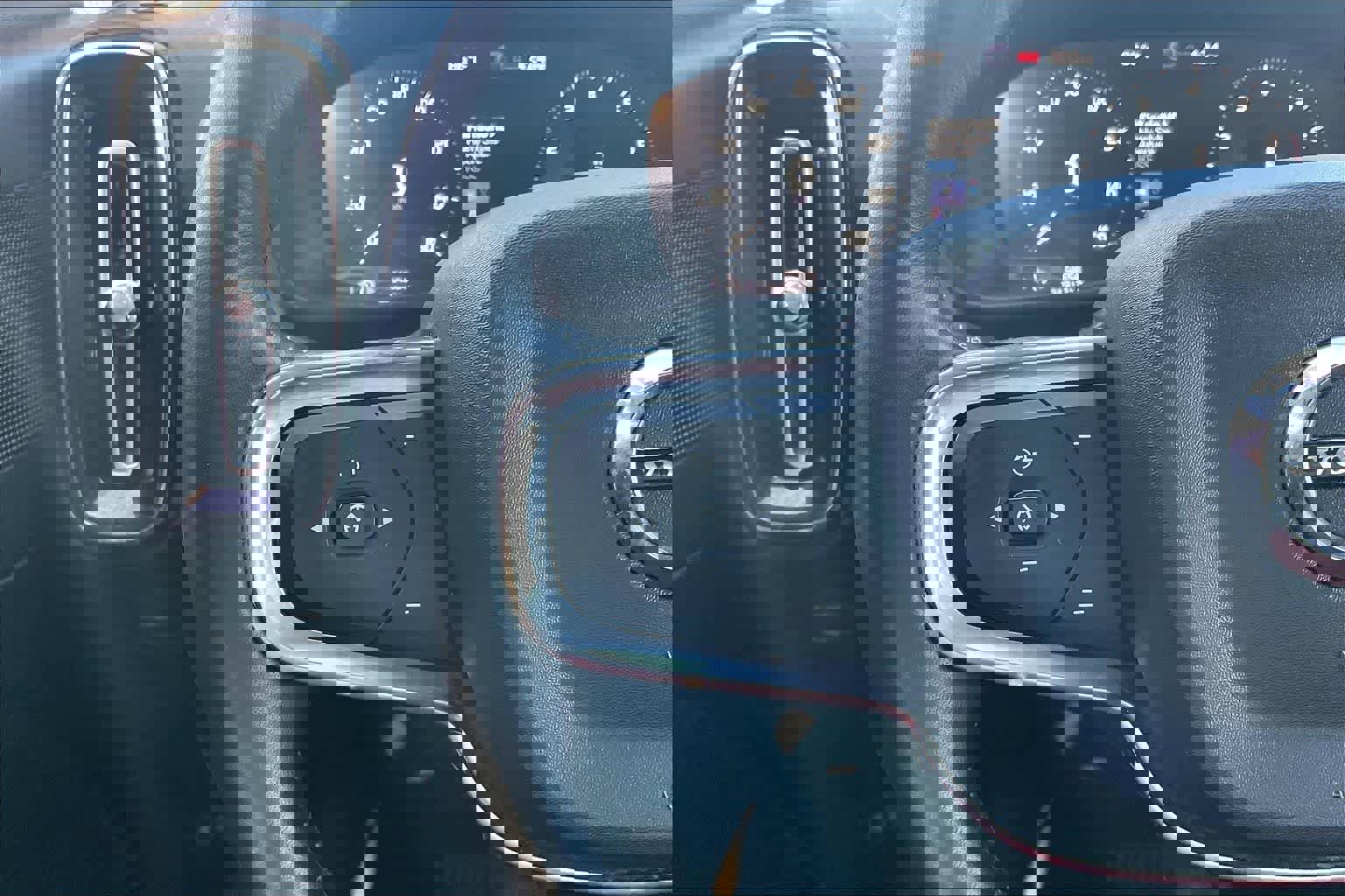 Used 2019 Volvo XC40 T5 Momentum image 24