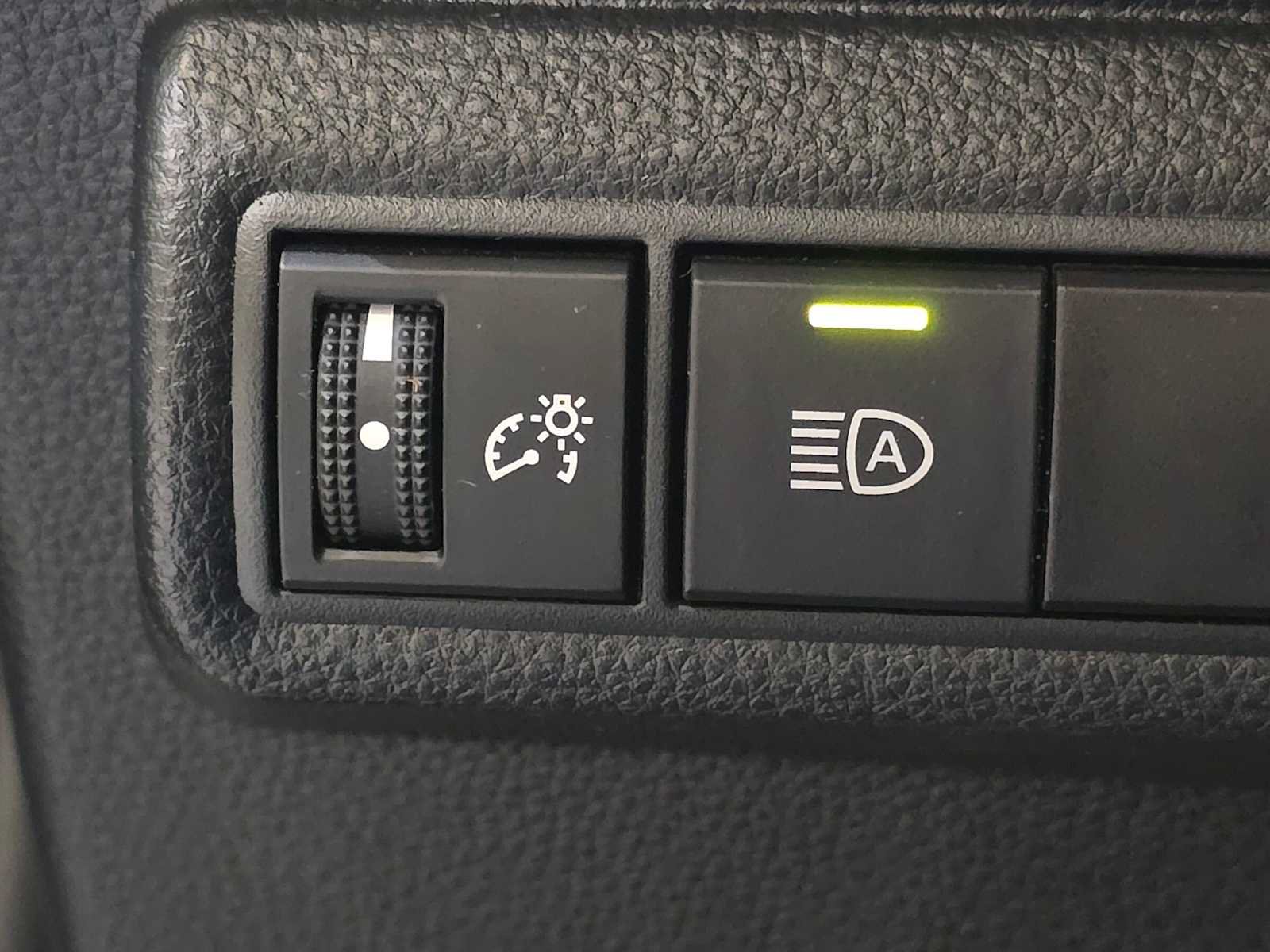 Used 2020 Toyota Corolla SE FWD image 17