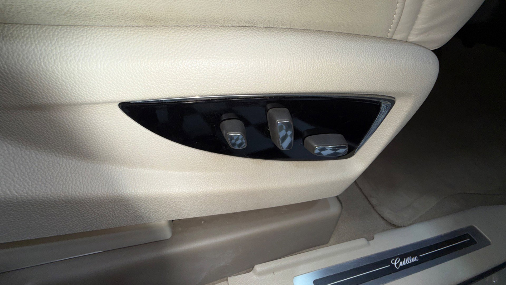 Used 2015 Cadillac Escalade Luxury image 78